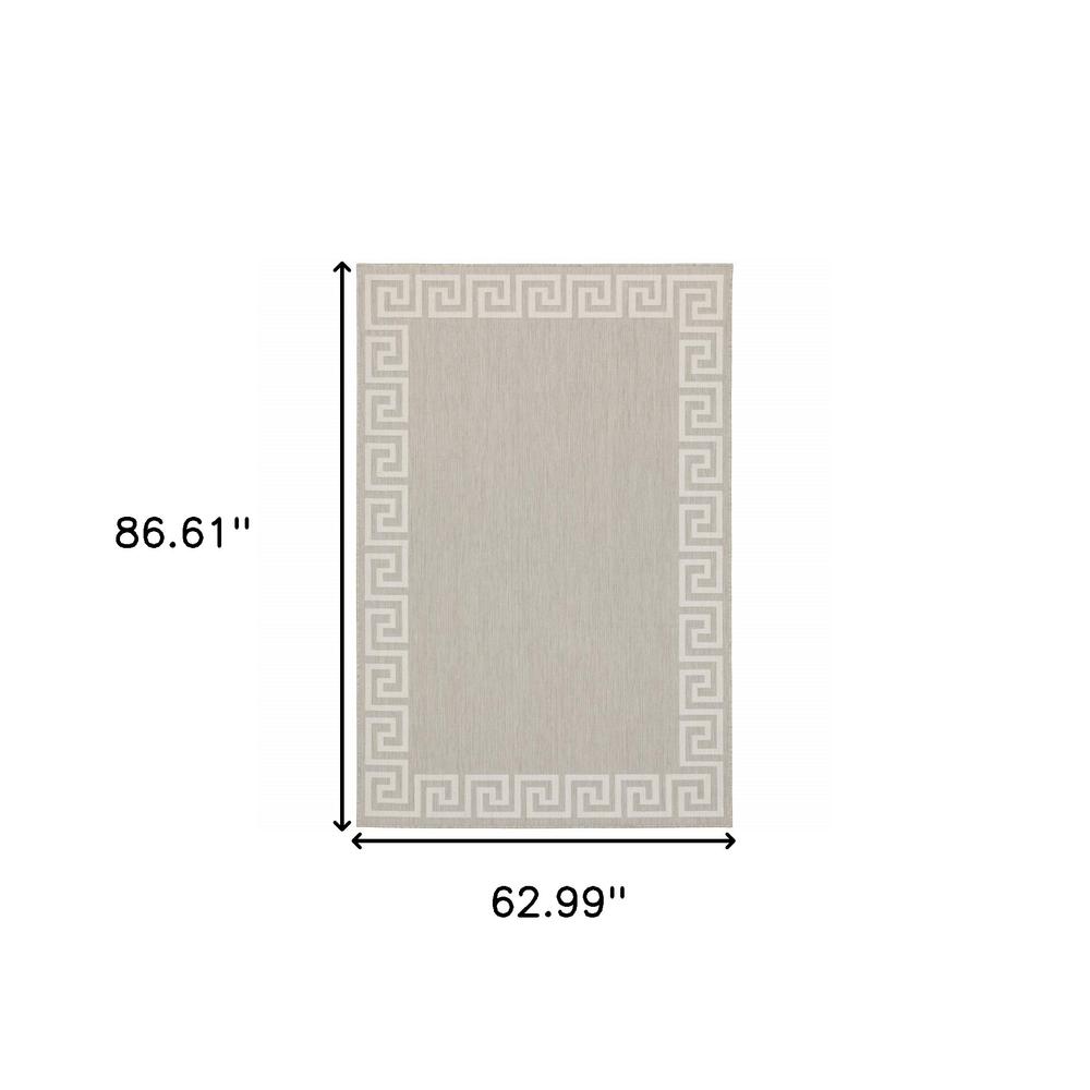 5' x 7' Gray and Ivory Stain Resistant Indoor Outdoor Area Rug. Picture 8