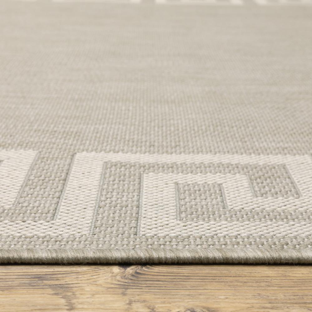5' x 7' Gray and Ivory Stain Resistant Indoor Outdoor Area Rug. Picture 5