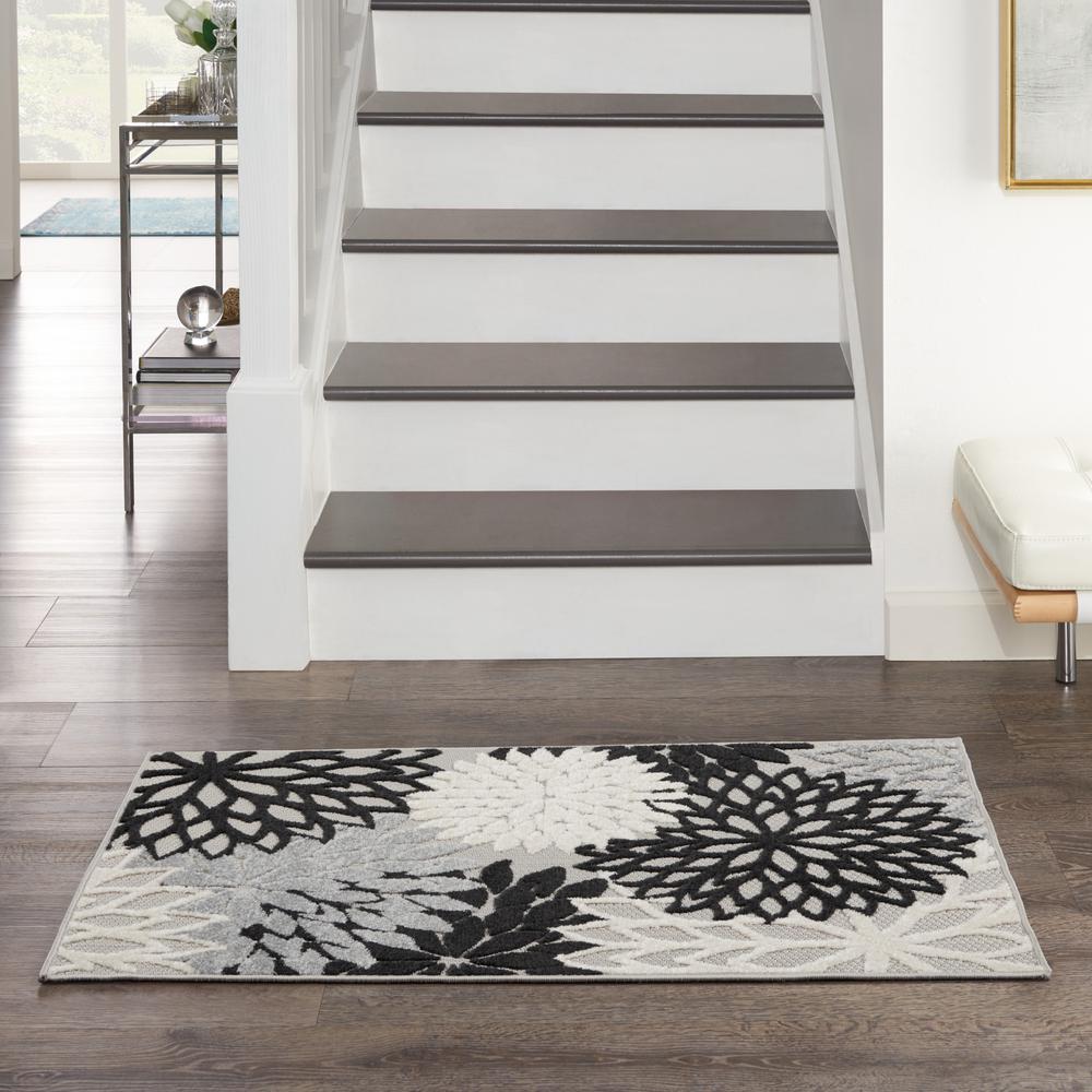 3' X 5' Black And White Floral Power Loom Area Rug. Picture 6