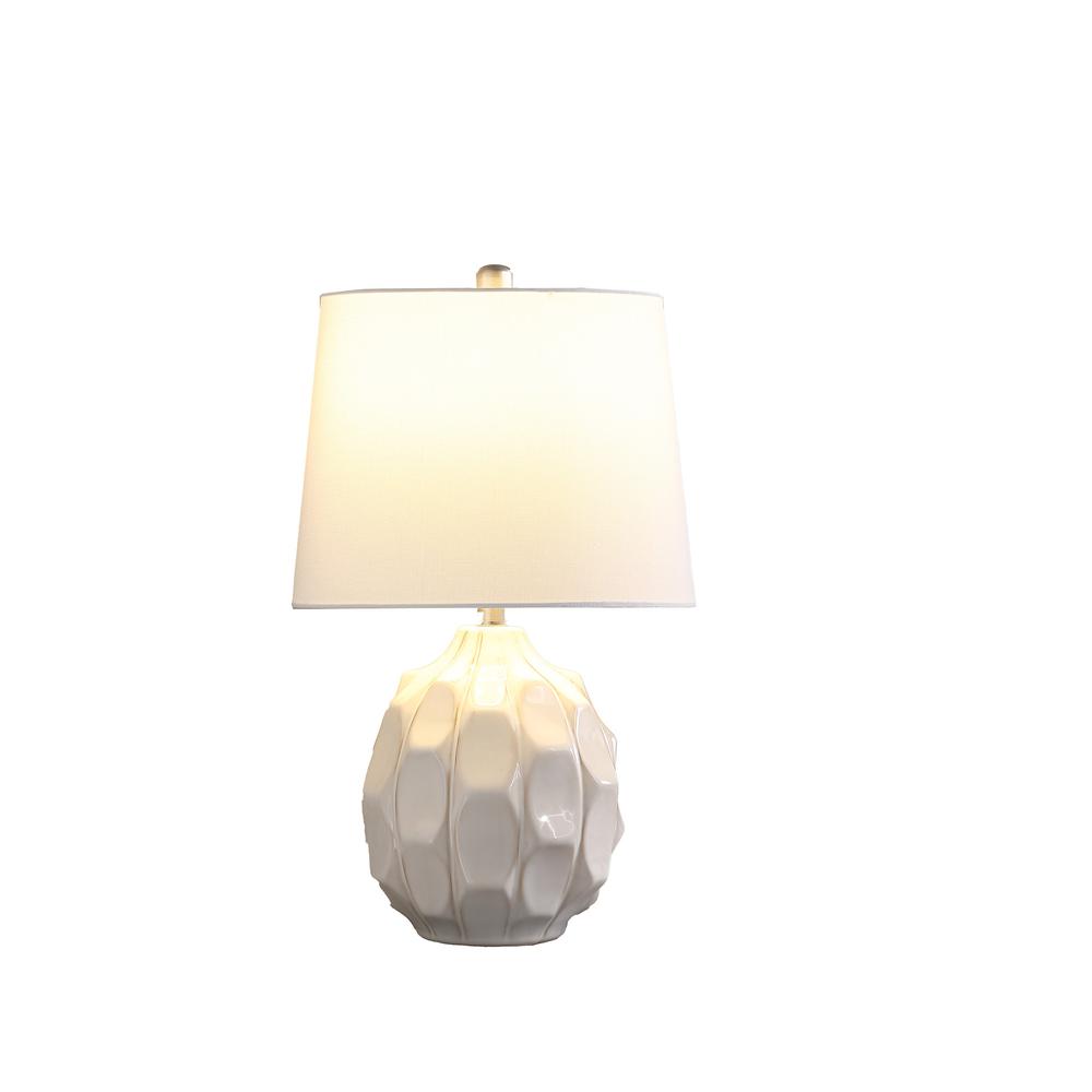 22" Cream Ceramic Faceted Table Lamp With Off White Drum Shade. Picture 2