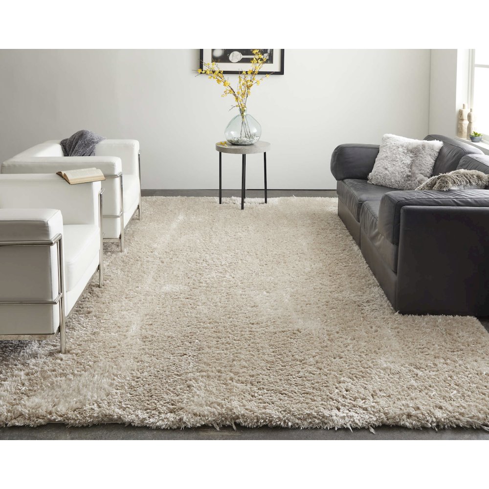 Darian Modern Solid, Ivory, 4' x 6' Accent Rug. Picture 2