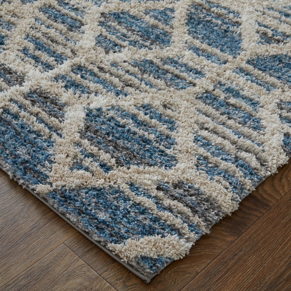 Mynka Transitional Diamond, Blue/Ivory, 2' x 3' Accent Rug. Picture 3