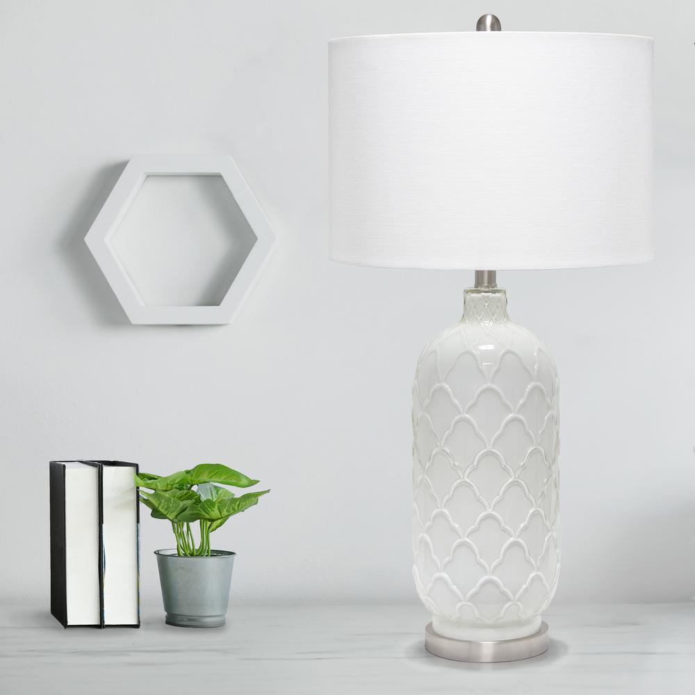 Argyle Classic White Table Lamp with Fabric Shade. Picture 2