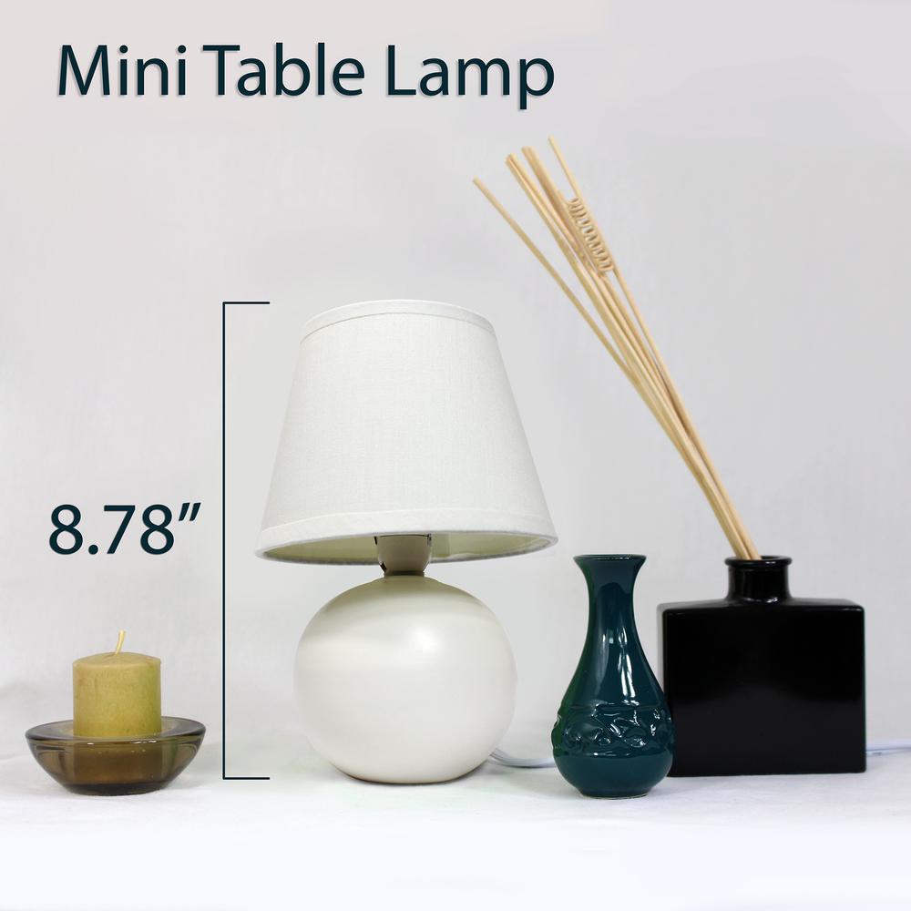 Mini Ceramic Globe Table Lamp. Picture 9