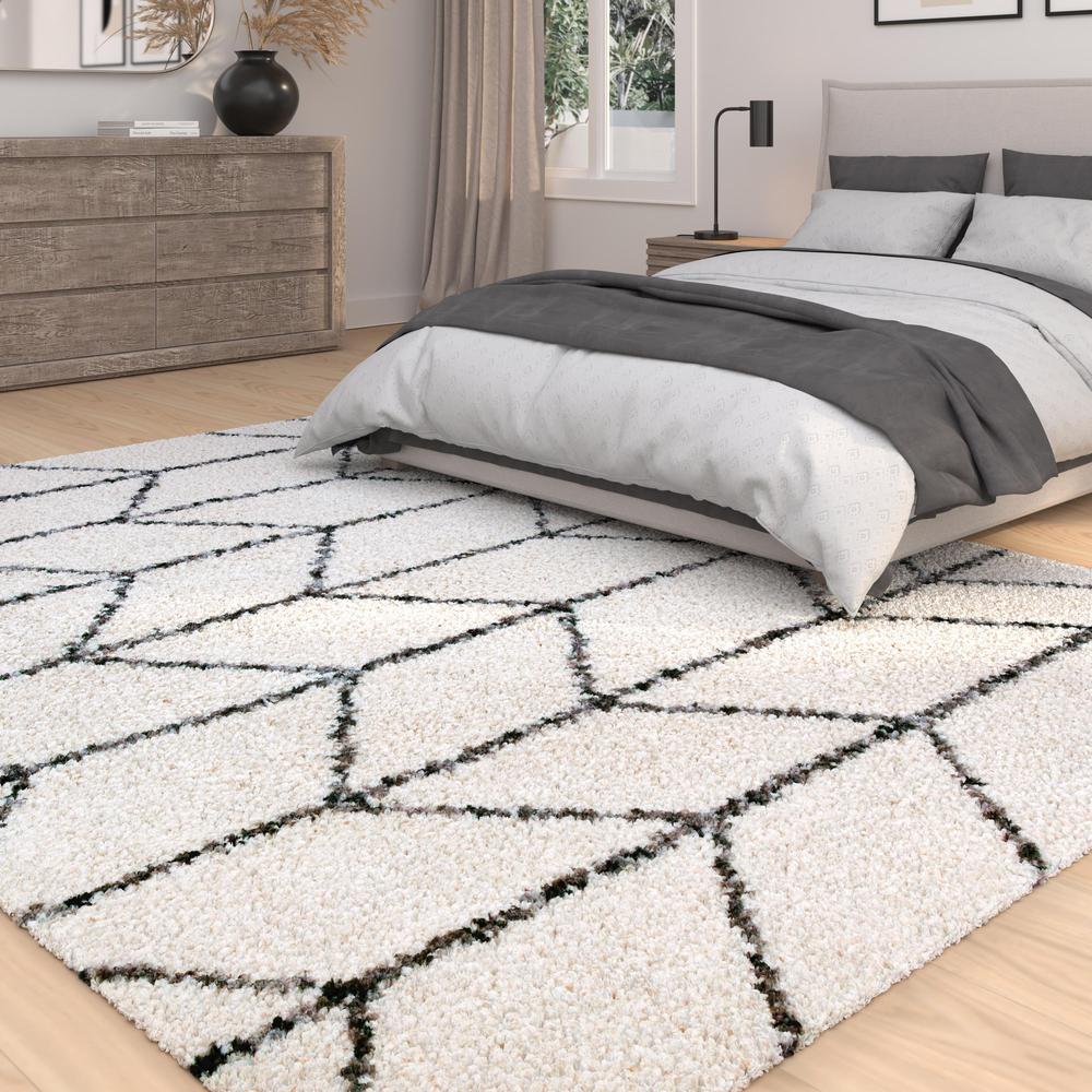 Oasis Cosima White and Dark Gray Polyester Area Rug, 5'3 x 7'6". Picture 3