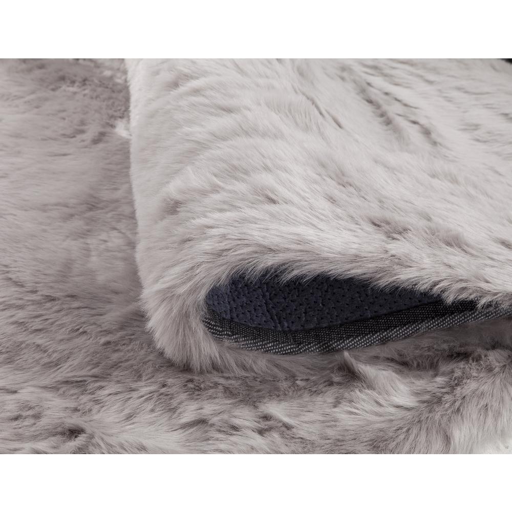 Mink  Silver Faux Fur Area Rug, 8' x 10'. Picture 4