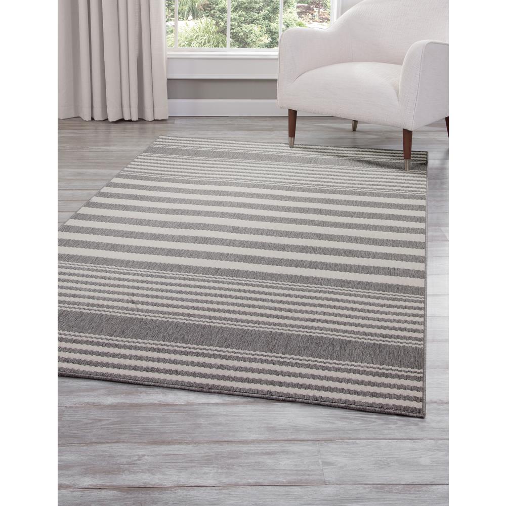 Marina Hampton White and Gray Polypropylene Indoor/ Outdoor Area Rug, 7'10 x 10'. Picture 1