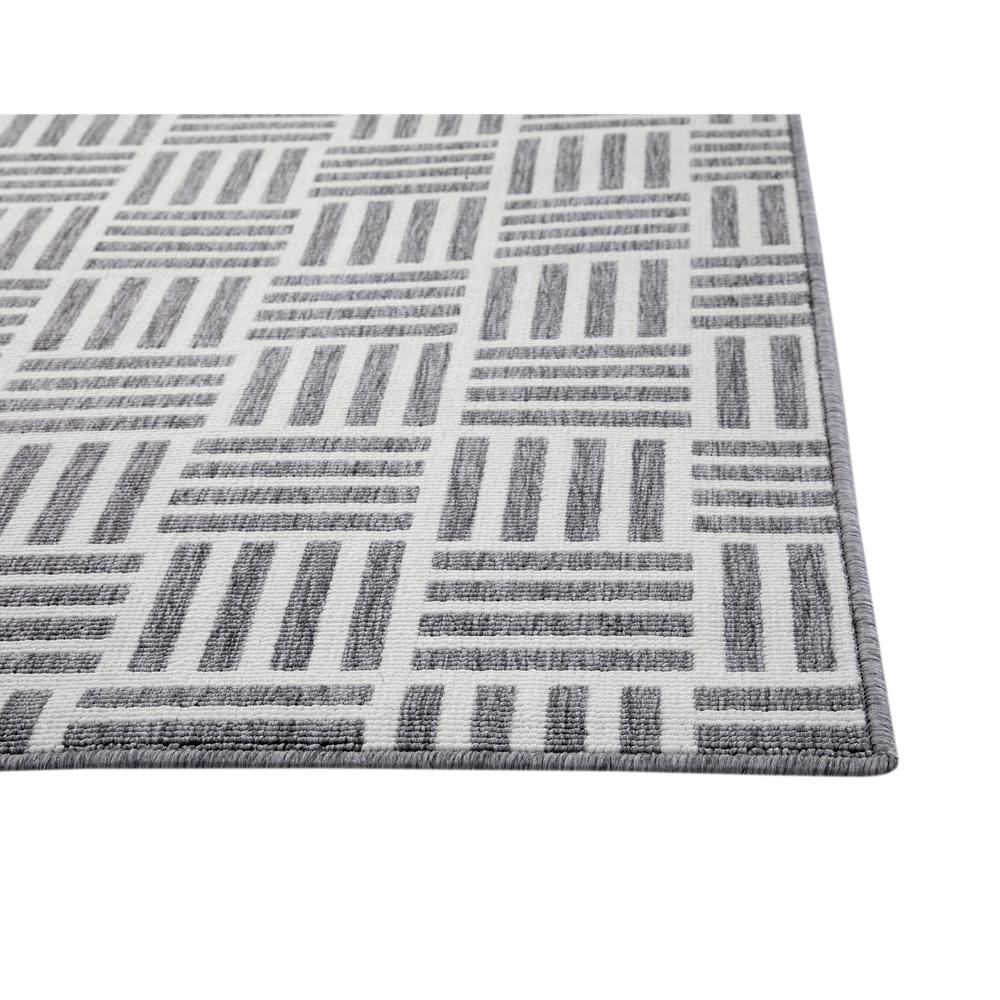 Marina Nantucket White and Gray Polypropylene Indoor/ Outdoor Area Rug, 5'3" x 7'6". Picture 2