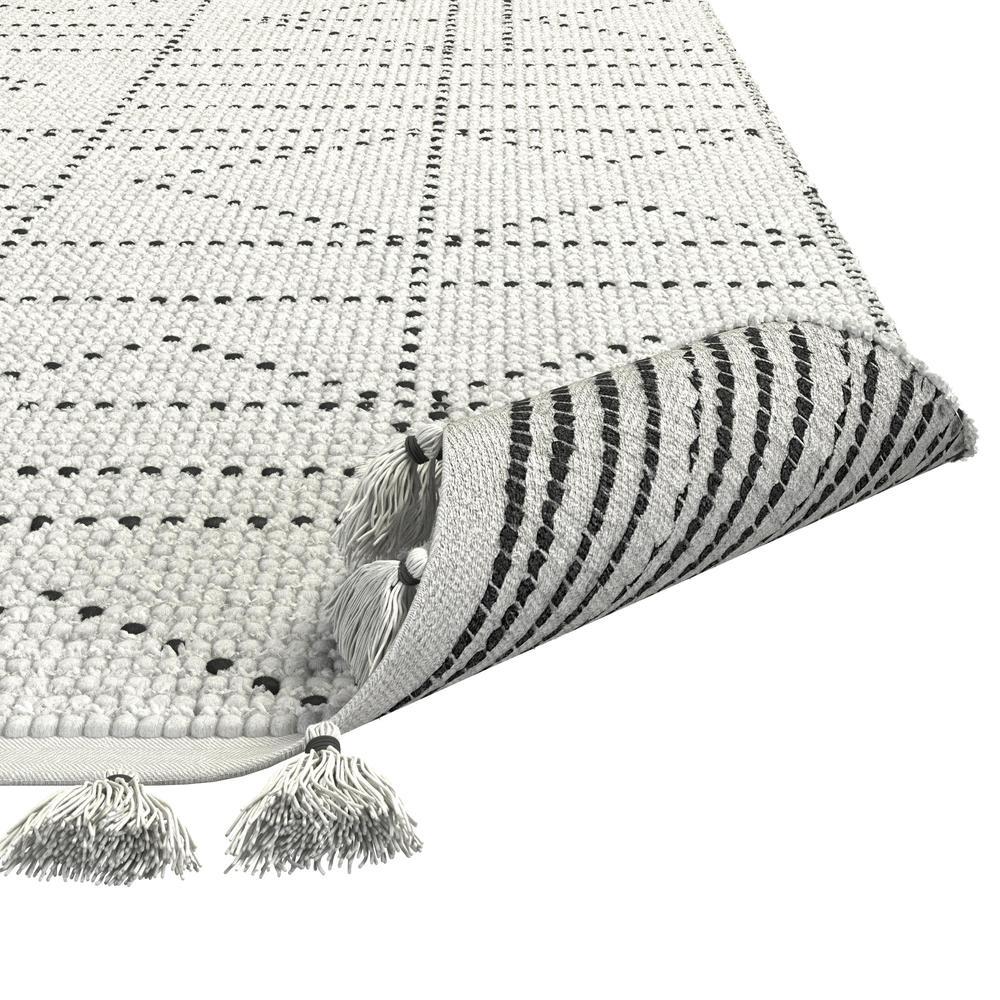 Vail Pardo Ivory and Charcoal - Wool and Cotton Area Rug with Tassels, 5' x 8'. Picture 4