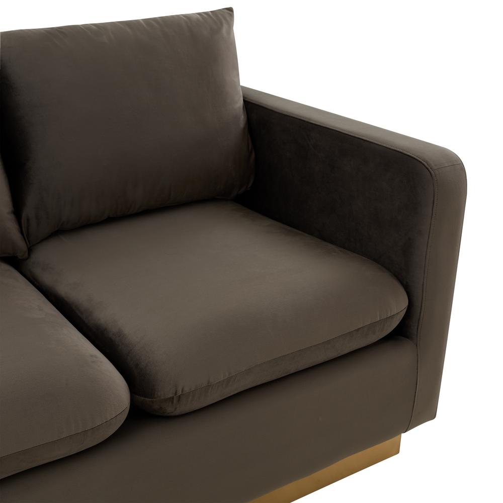 LeisureMod Nervo Modern Mid-Century Upholstered Velvet Loveseat with Gold Frame, Dark Grey. Picture 5