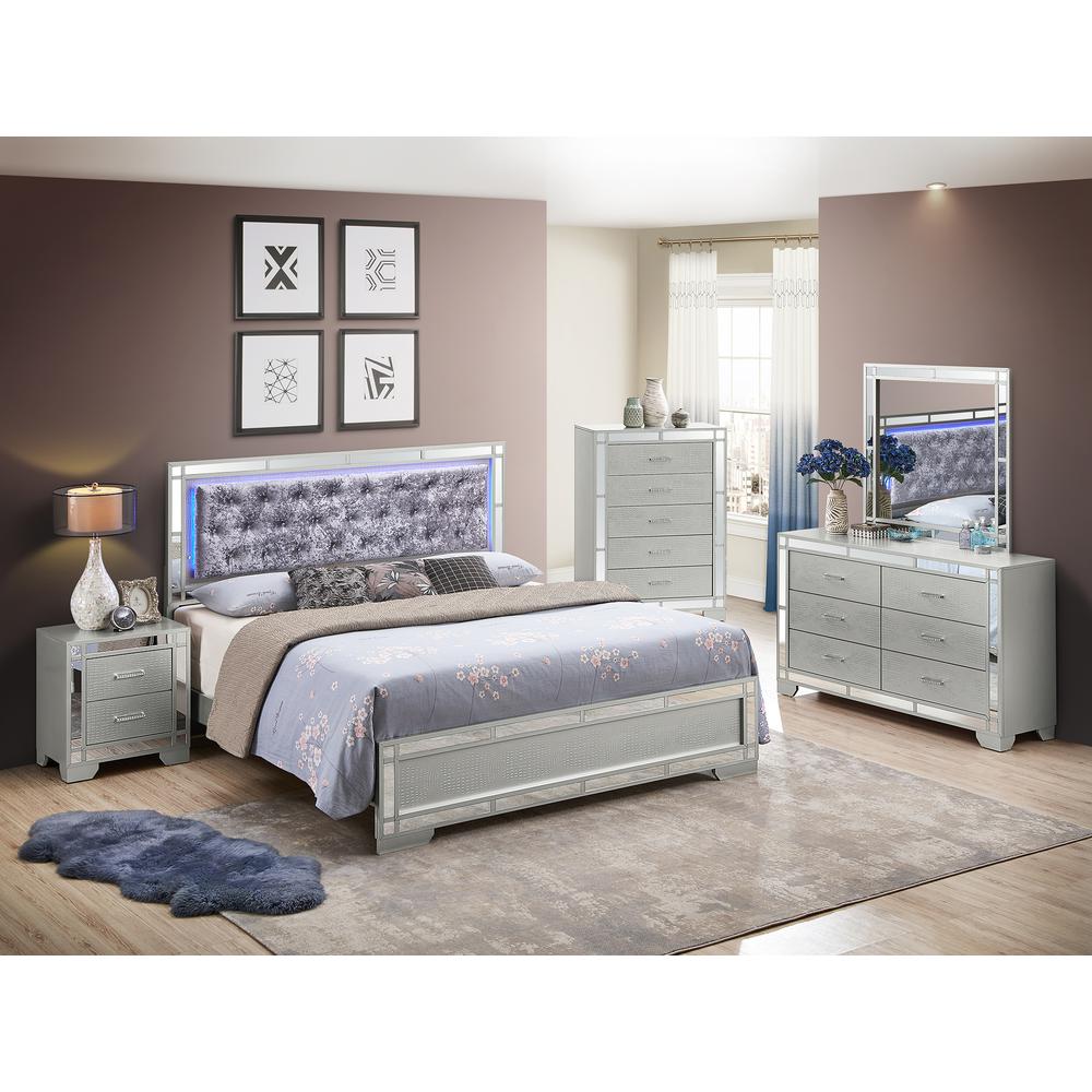 Madison Silver Champagne Queen Panel Beds. Picture 6
