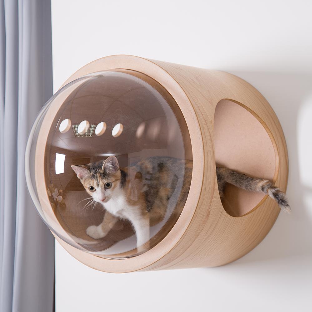 MyZoo Spaceship Gamma: Wall Mounted Cat Bed Open on the Left - Oak. Picture 5