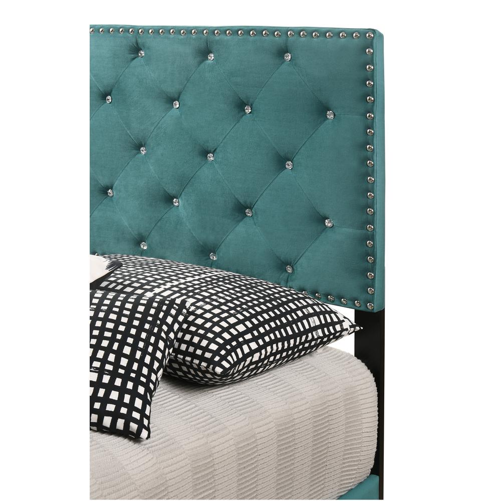 Suffolk Green Tufted Velvet Upholstered King Panel Bed. Picture 4
