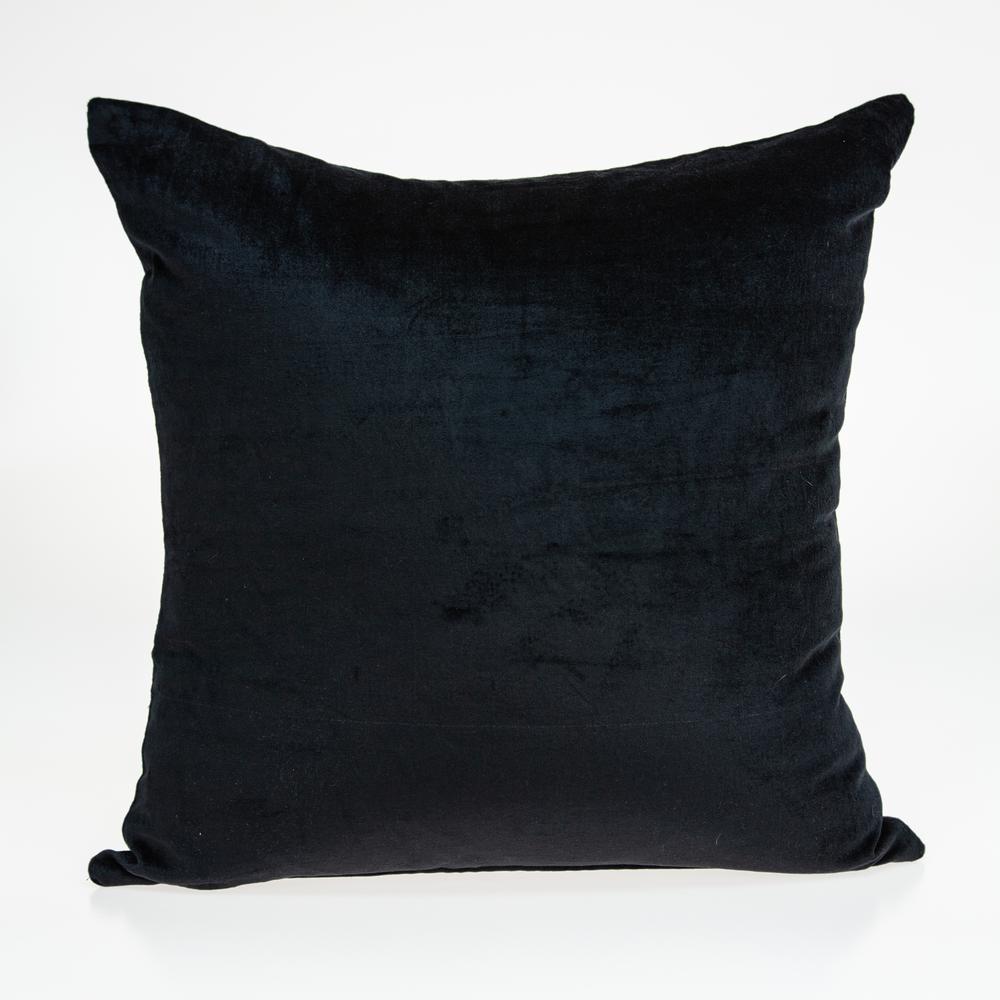 Parkland Collection SpaNO Black Solid Throw Pillow. Picture 1