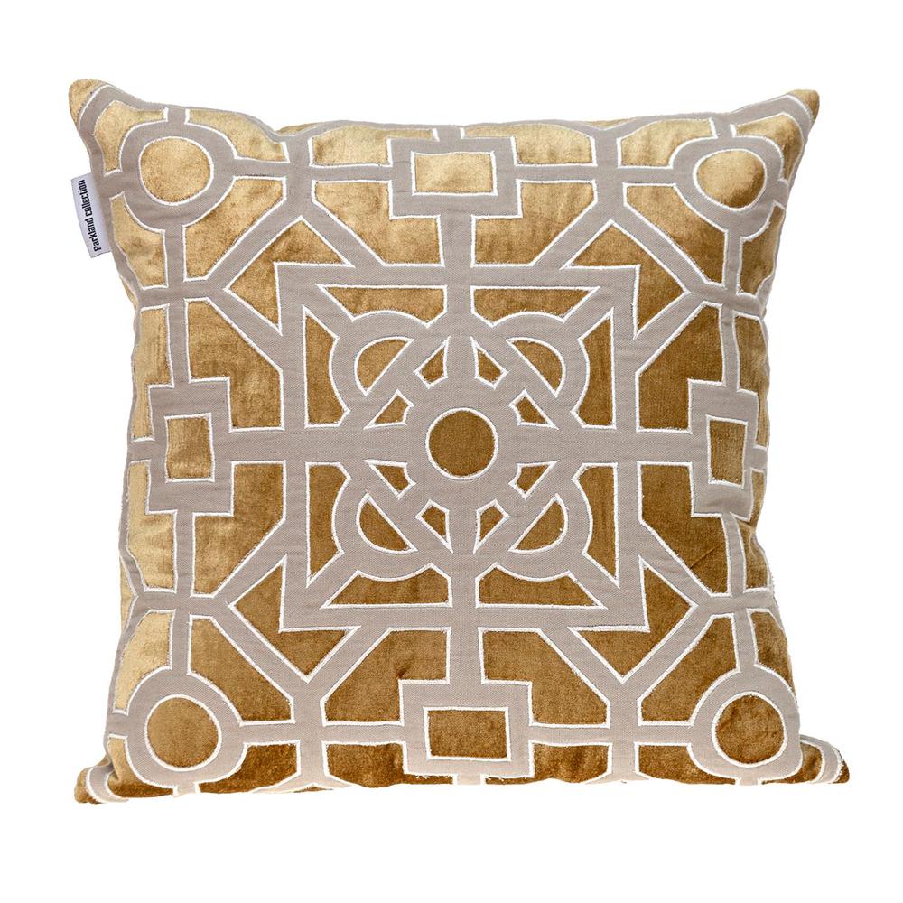 Parkland Collection Hazel Transitional Gold Throw Pillow. Picture 1