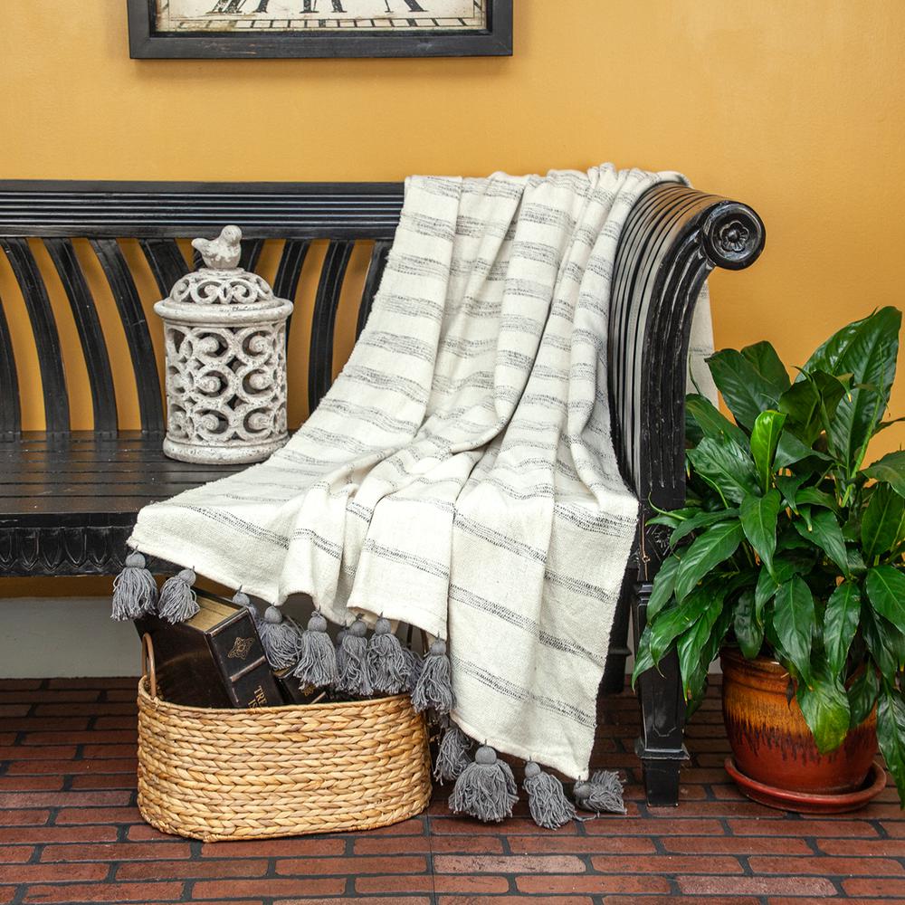 Parkland Collection Seema Transitional Multicolored HANDLOOMed 52" x 67" Cotton Throw Blanket. Picture 5