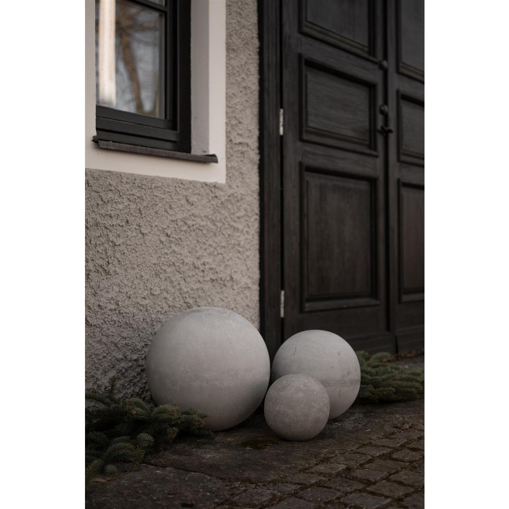 Sm. Garden Concrete Ball - Concrete. Picture 3