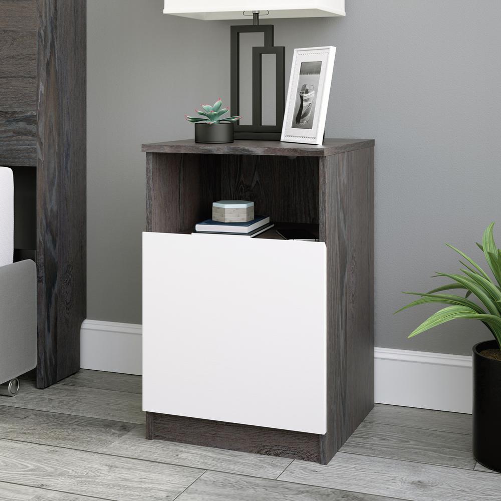 Hudson Court - Nightstand 3A. Picture 4