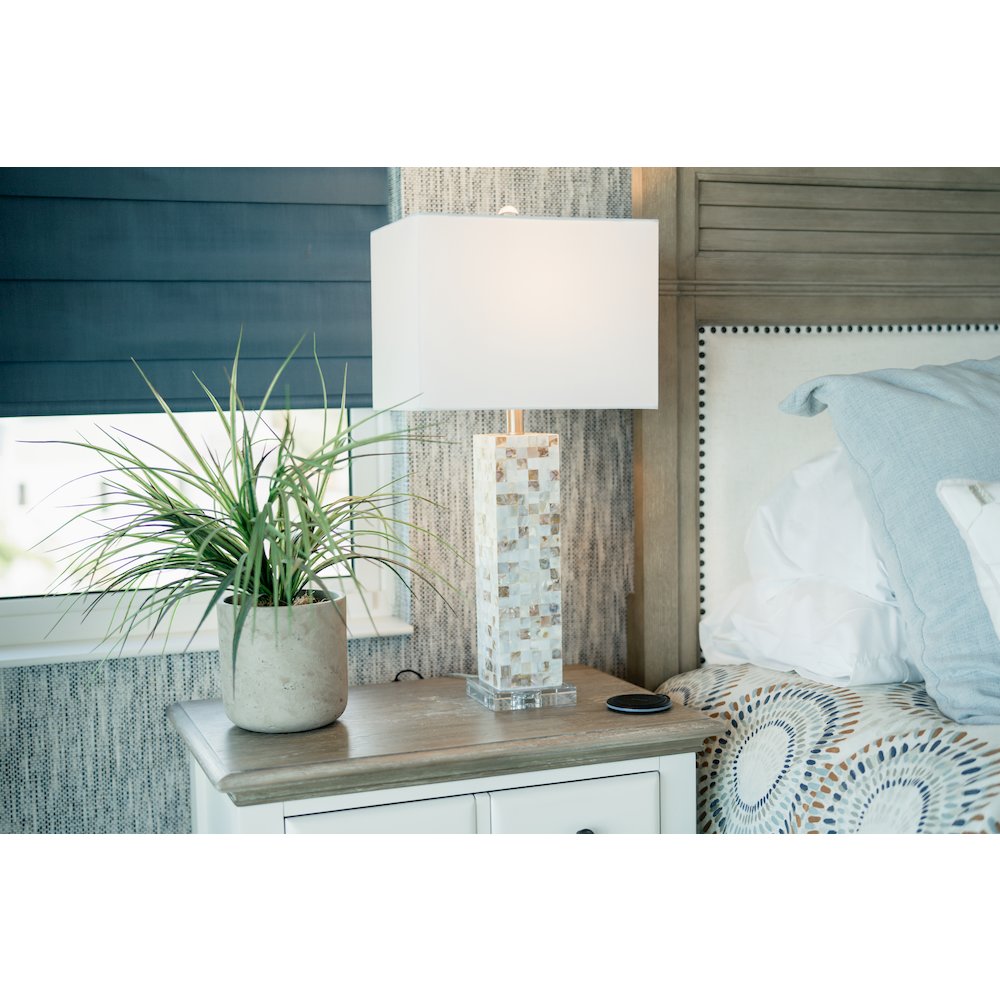 Pearl orders table lamp