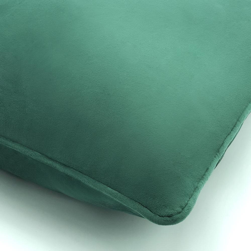 Seren Velvet Decorative Pillow 20 x 20 in Dark Green. Picture 5