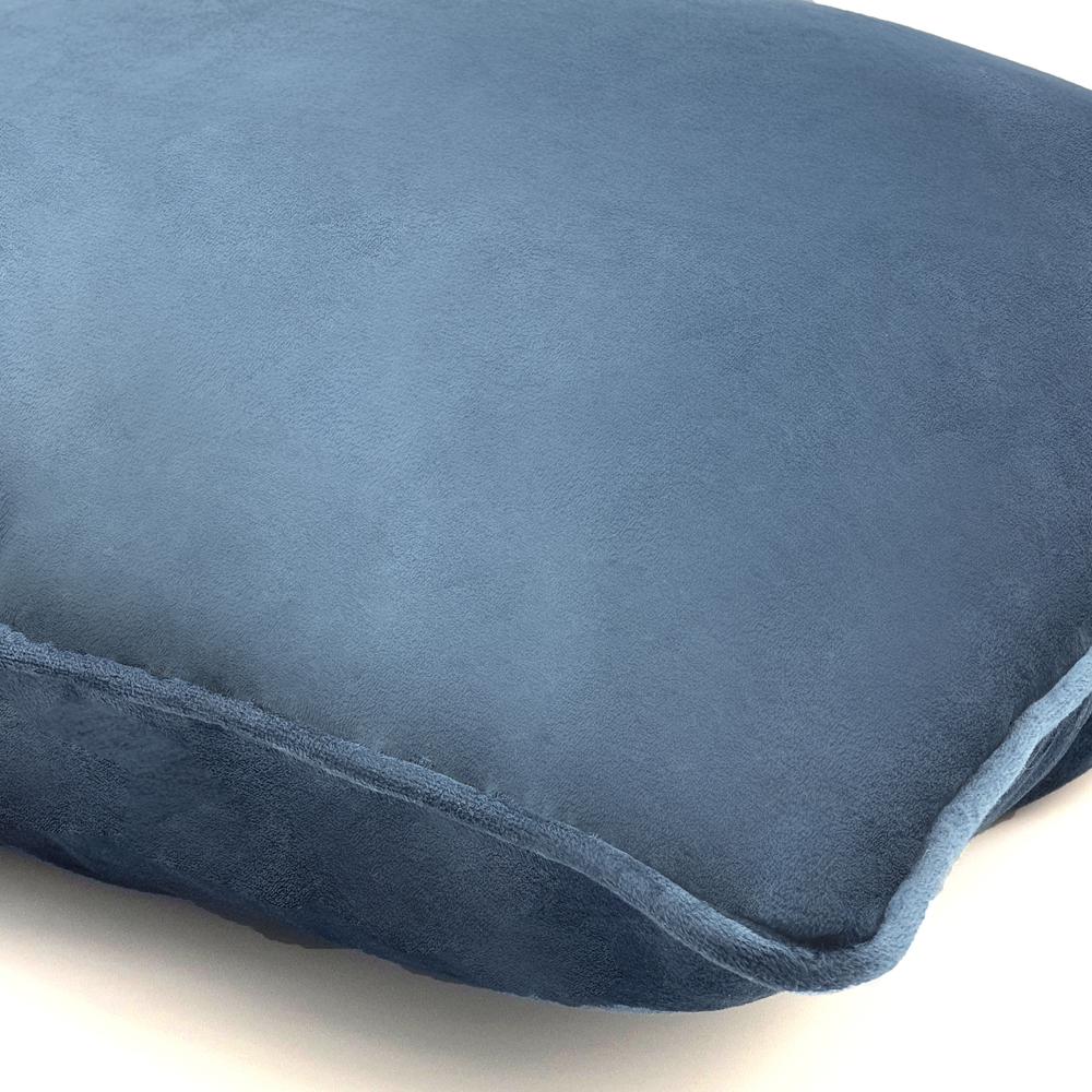 Seren Velvet Decorative Pillow 20 x 20 in Dark Blue. Picture 5