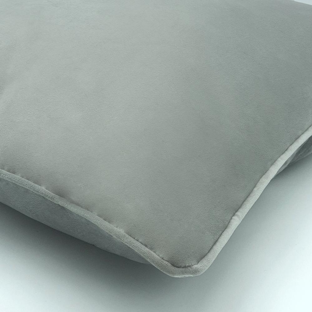Seren Velvet Decorative Pillow 20 x 20 in Silver. Picture 5