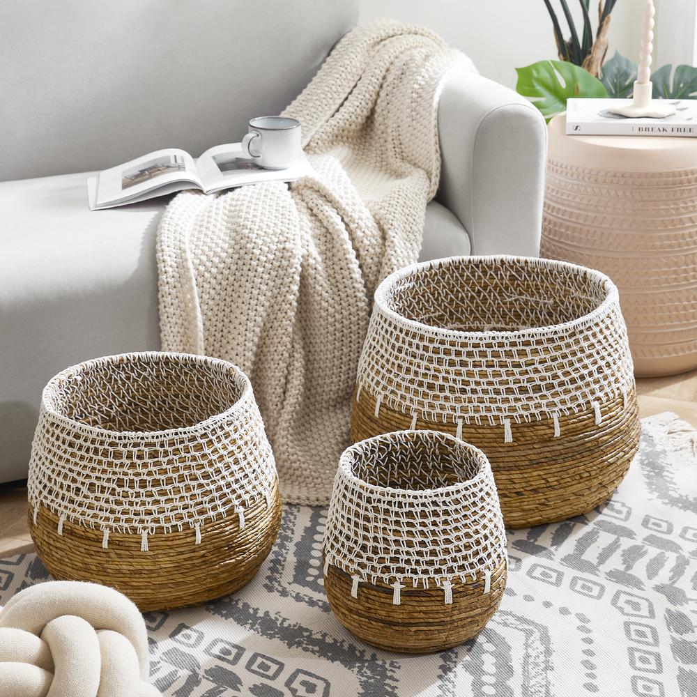 Set Of Three Round Banana Baskets With String Honeycomb Outside Pattern. Picture 5