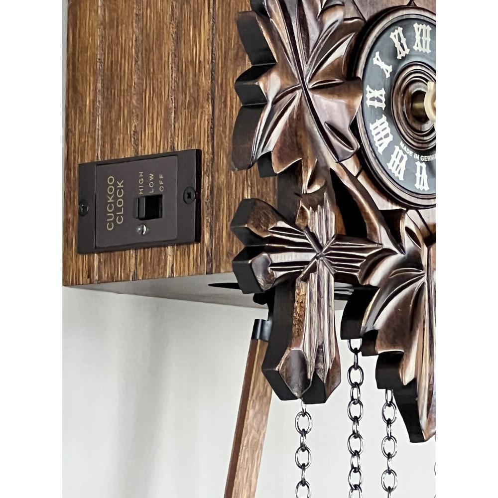 Quartz Cuckoo Clock with Five Leaves & Bird. Picture 2