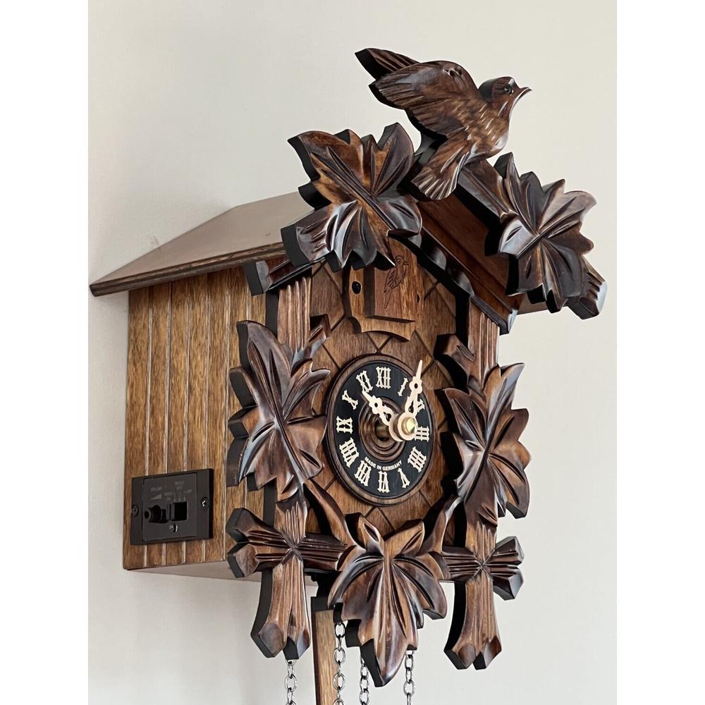 12 Melody Quartz Cuckoo Clock with Five Leaves & Bird. Picture 4