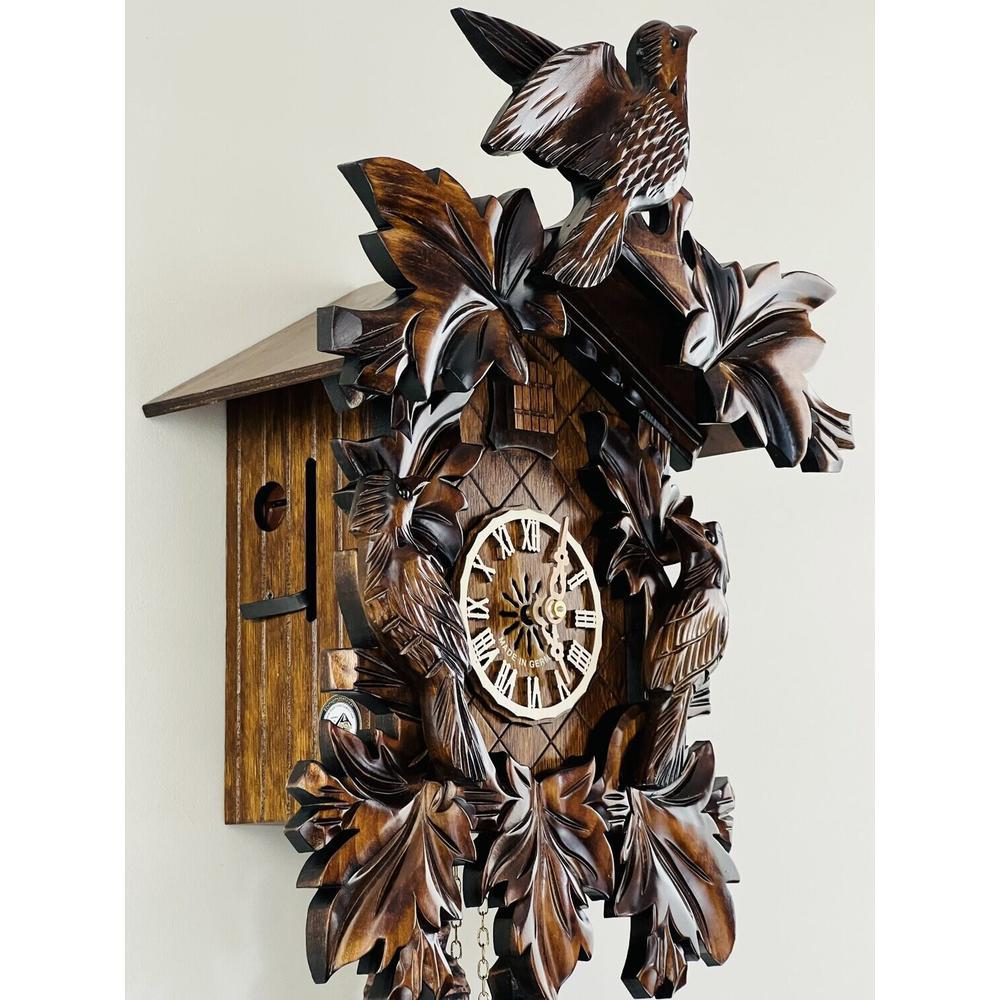 Eight Day Cuckoo Clock with Three Hand-carved Birds and Seven Leaves. Picture 4