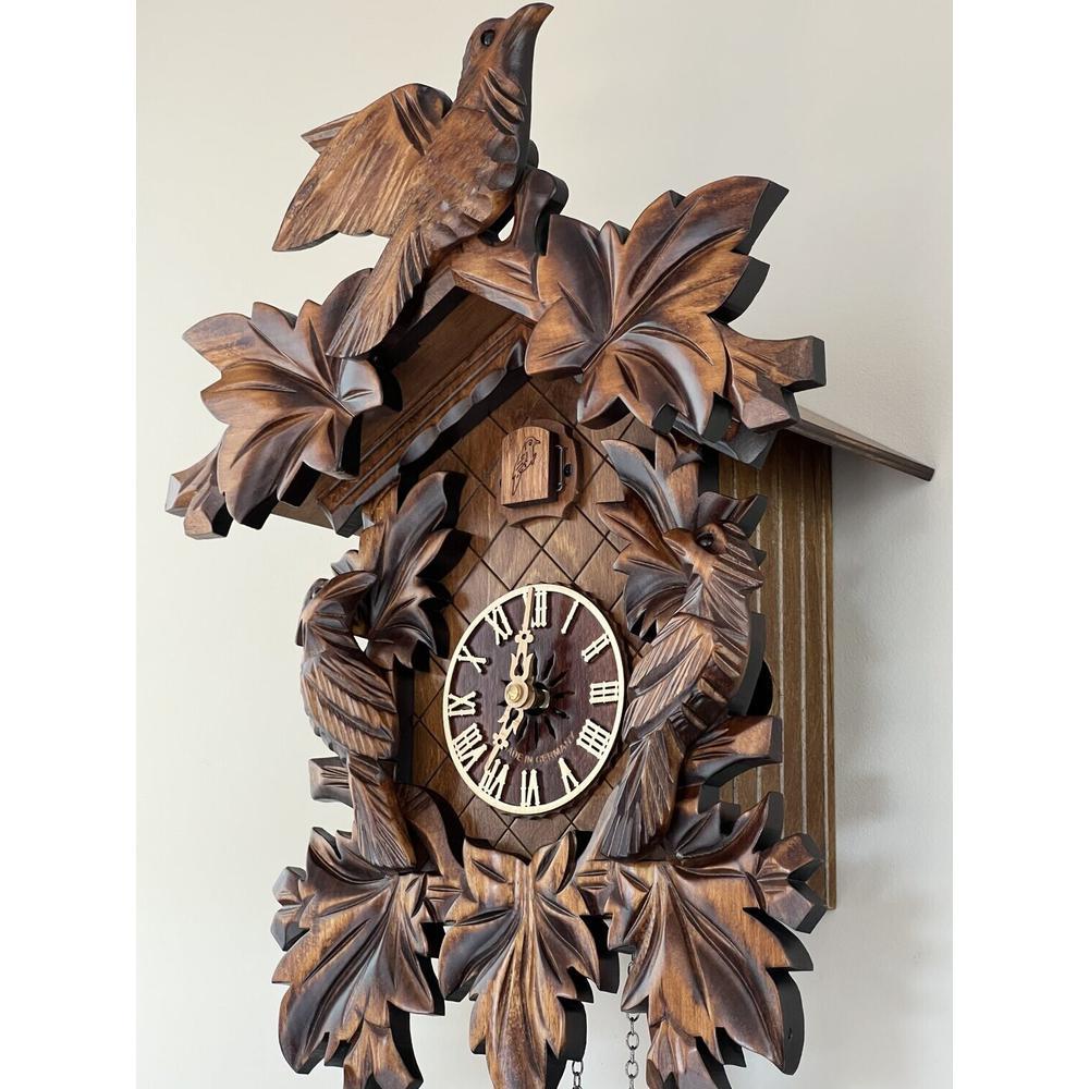 Cuckoo Clock with Seven Hand-carved Maple Leaves and Three Birds. Picture 2