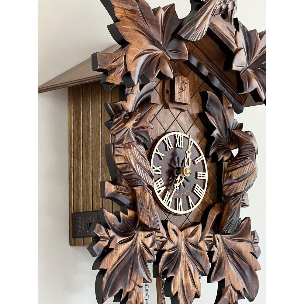 Cuckoo Clock with Seven Hand-carved Maple Leaves and Three Birds. Picture 4