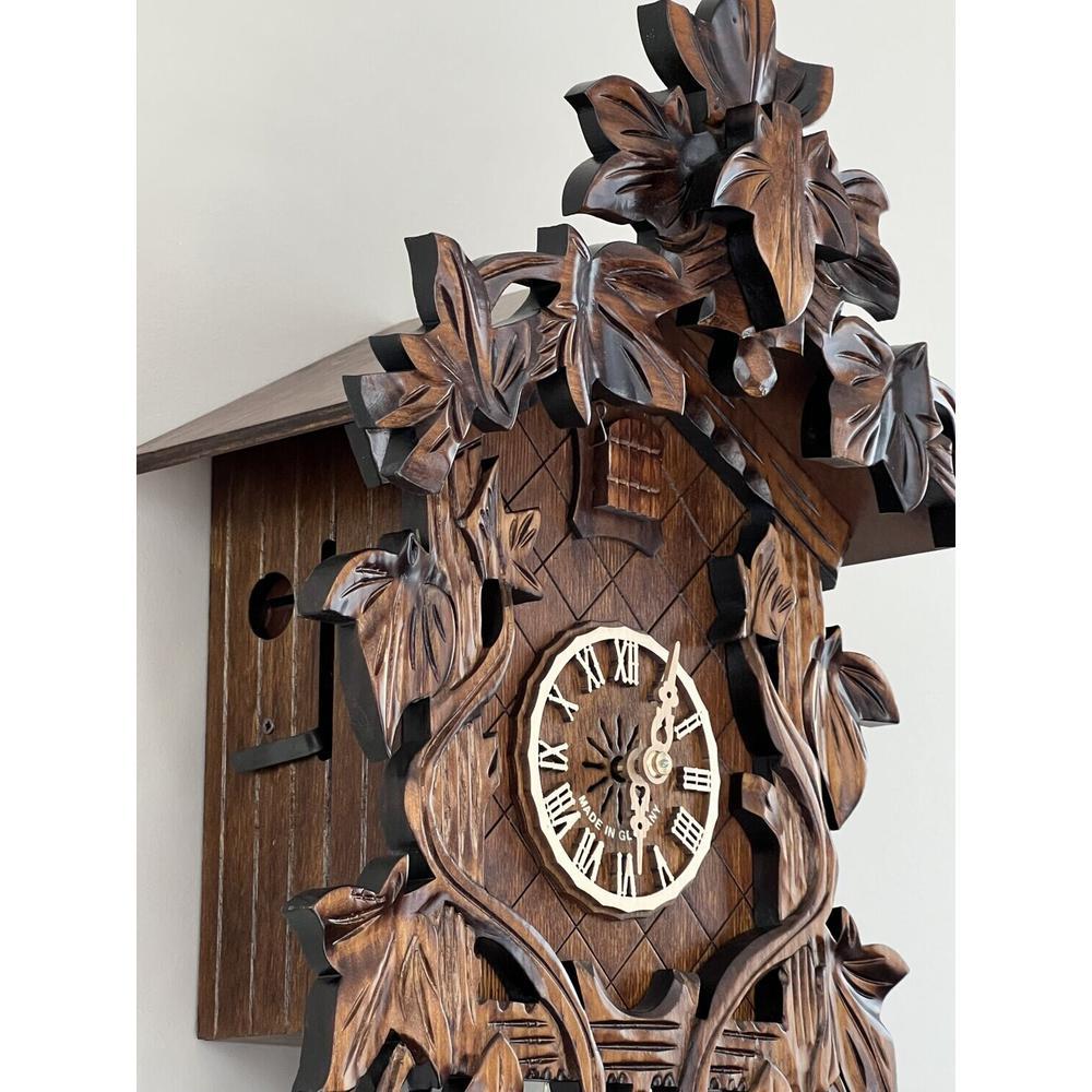 Eight Day Cuckoo Clock with Hand-carved Vines and Leaves. Picture 4