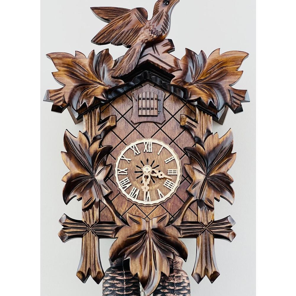 Eight Day Cuckoo Clock with Five Hand-carved Maple Leaves and One Bird. Picture 3