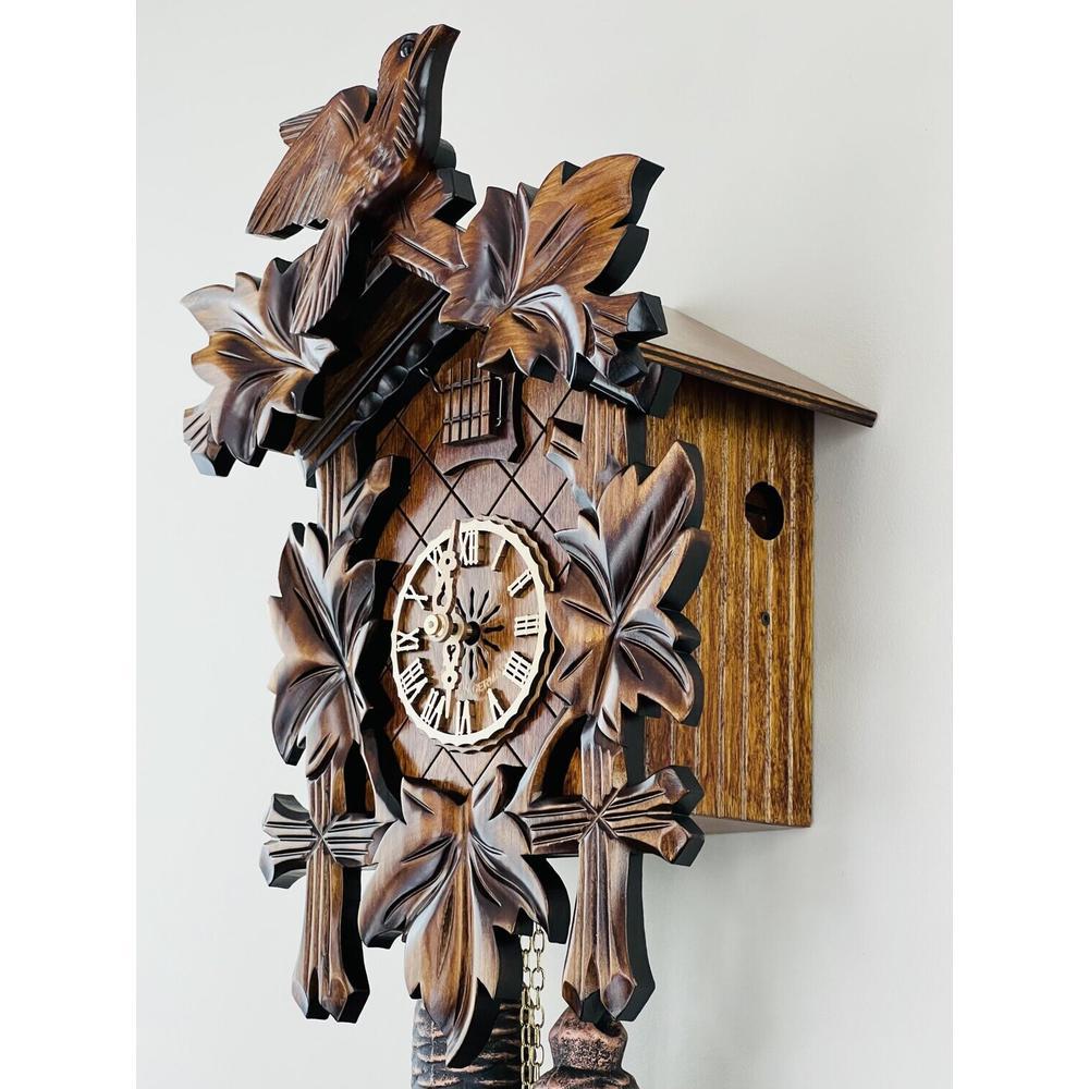 Eight Day Cuckoo Clock with Five Hand-carved Maple Leaves and One Bird. Picture 2