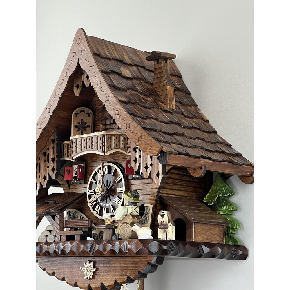 Eight Day Cuckoo Clock Chalet with Beer Drinker. Picture 2
