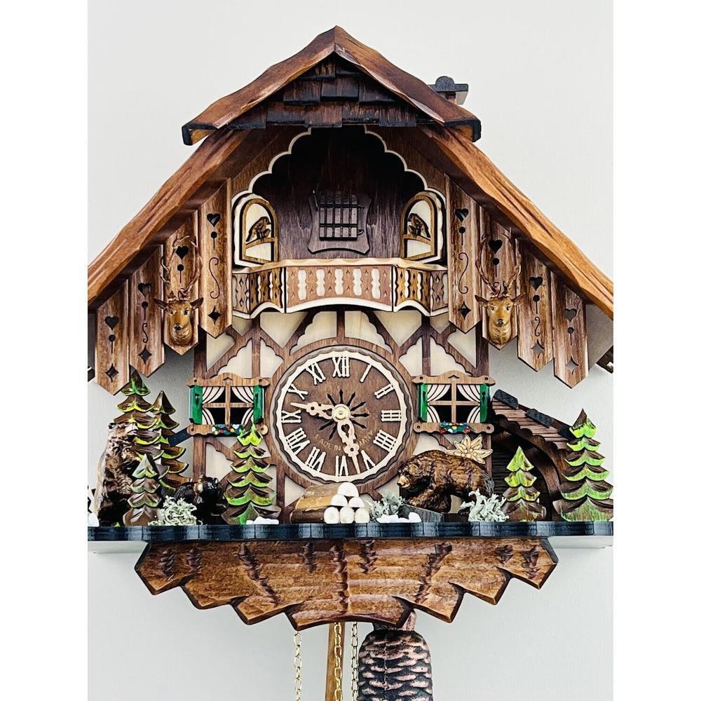 Eight Day Hunter's Cuckoo Clock with Hand-carved Maple Leaves, Rifles, and Buck. Picture 3
