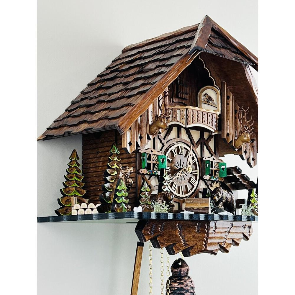 Eight Day Hunter's Cuckoo Clock with Hand-carved Maple Leaves, Rifles, and Buck. Picture 4