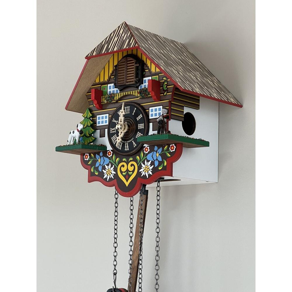 Musical Multi-Colored Quartz Cuckoo Clock. Picture 2
