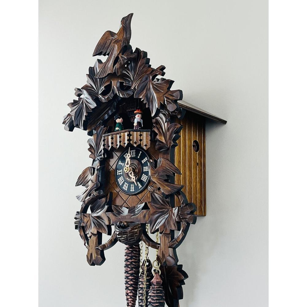 One Day Musical Cuckoo Clock with Hand carved Birds, Leaves, and Nest. Picture 2