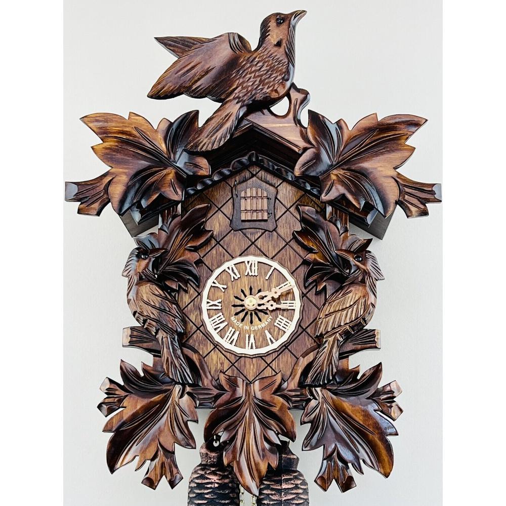 One Day Cuckoo Clock with Seven Hand-carved Leaves & Three Birds. Picture 3
