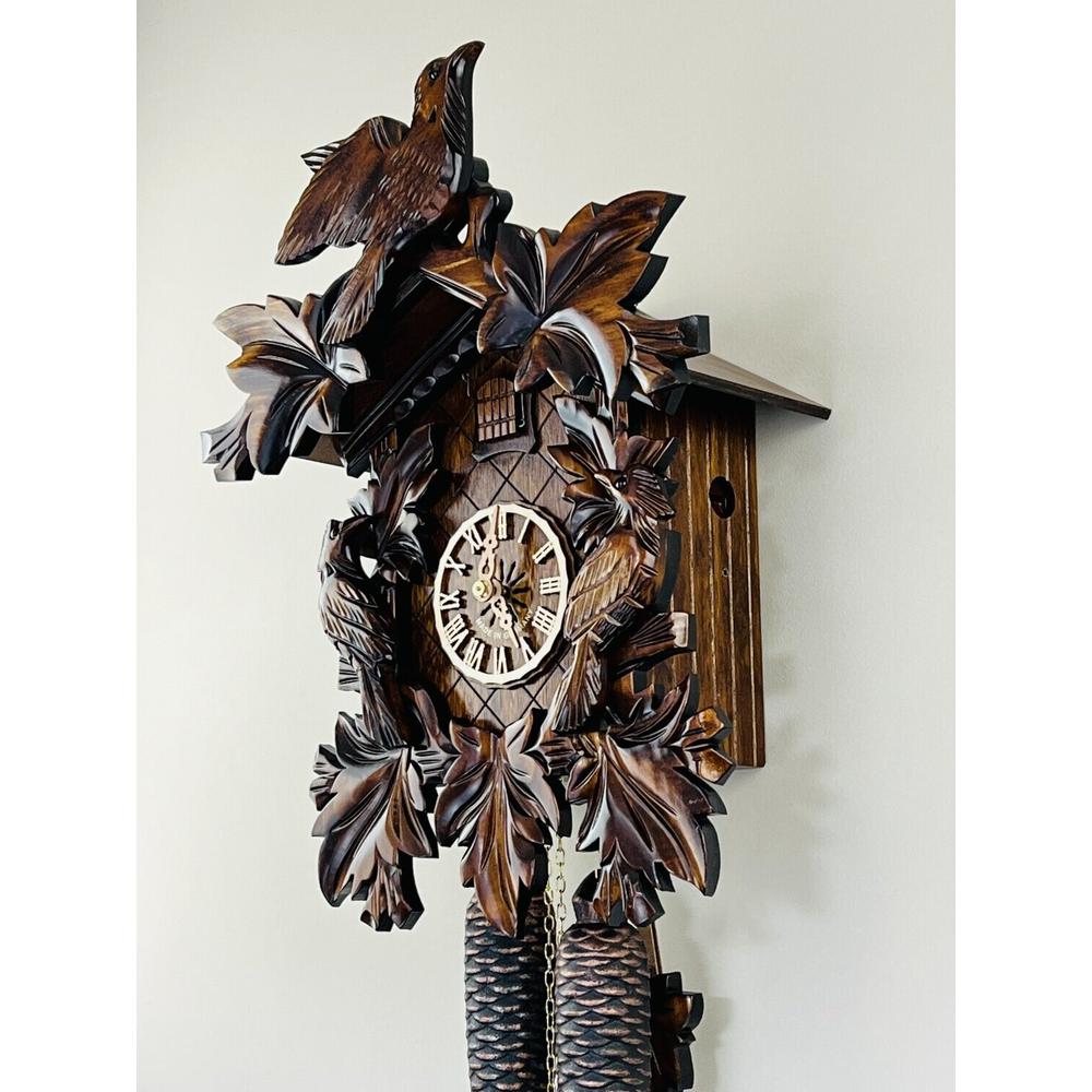 One Day Cuckoo Clock with Seven Hand-carved Leaves & Three Birds. Picture 4
