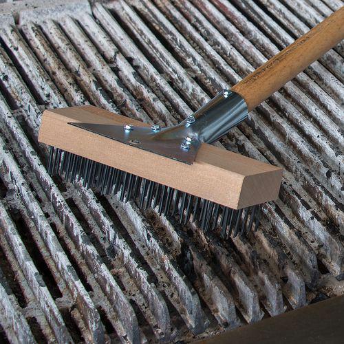 Sparta Broiler Master Grill Brush and Scraper with Handle, Metal Bristles, 30", Natural Wood Handle. Picture 6