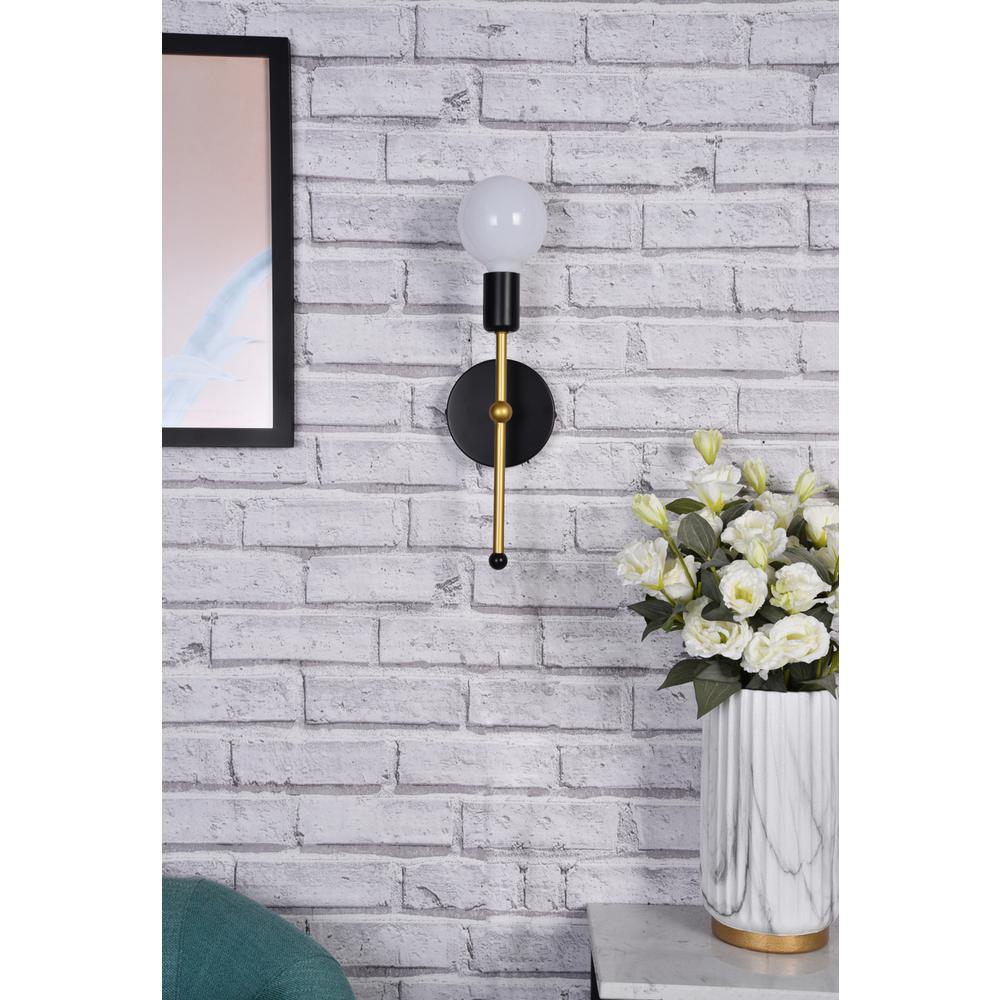 Keely 1 Light Black And Brass Wall Sconce. Picture 8