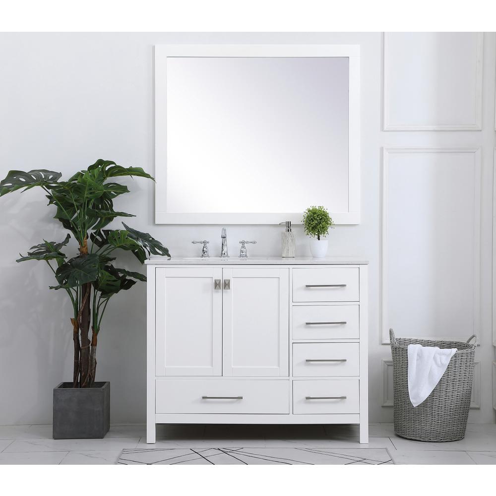 42 Inch Single Bathroom Vanity In White. Picture 4
