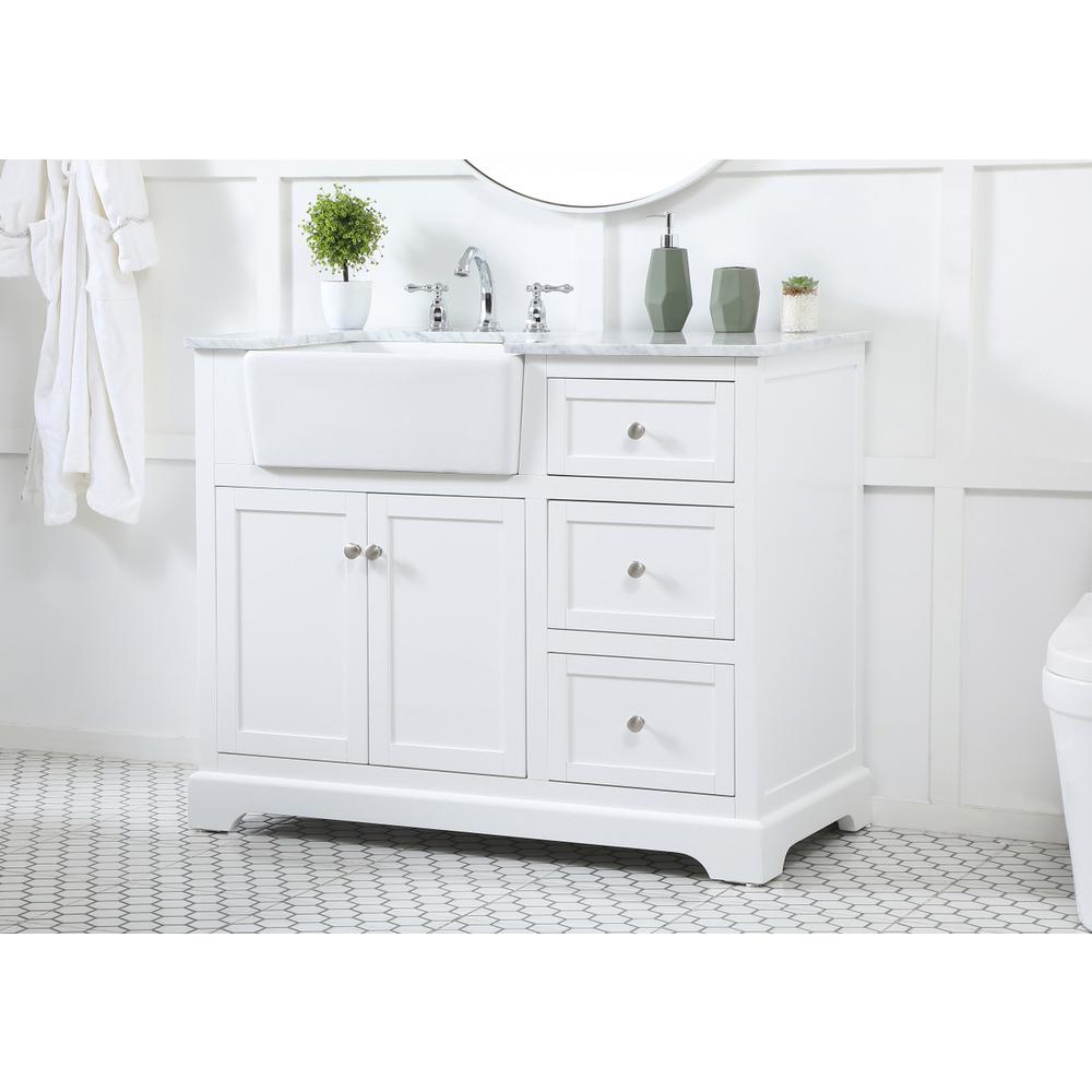 42 Inch Single Bathroom Vanity In White. Picture 2