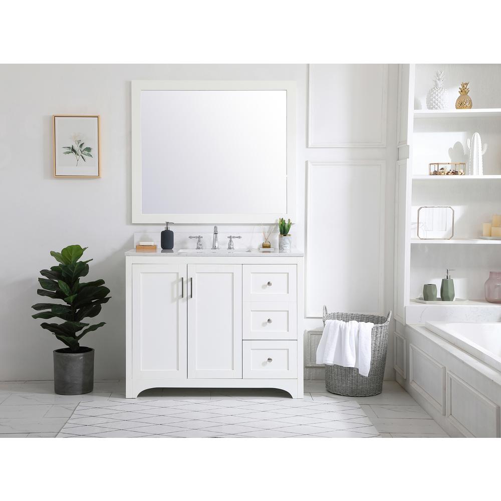 42 Inch Single Bathroom Vanity In White With Backsplash. Picture 7