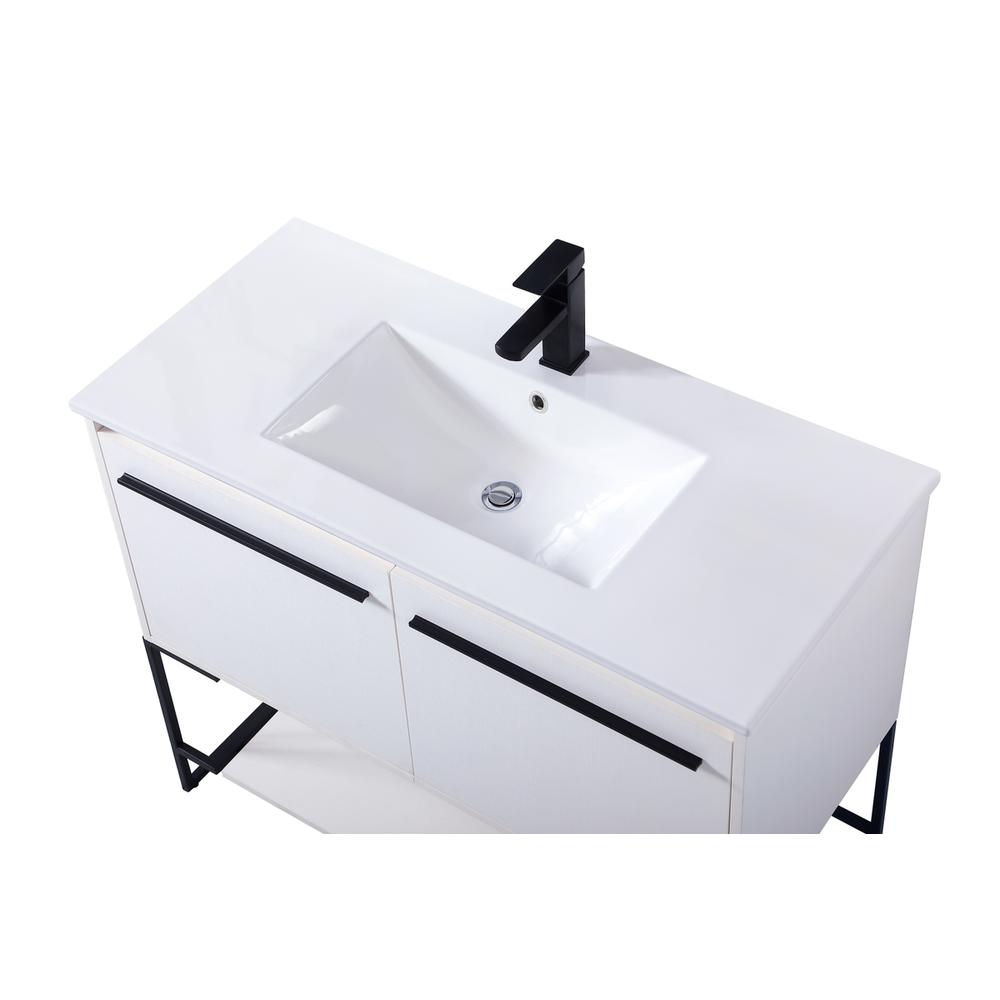 40 Inch  Single Bathroom Vanity In White. Picture 11
