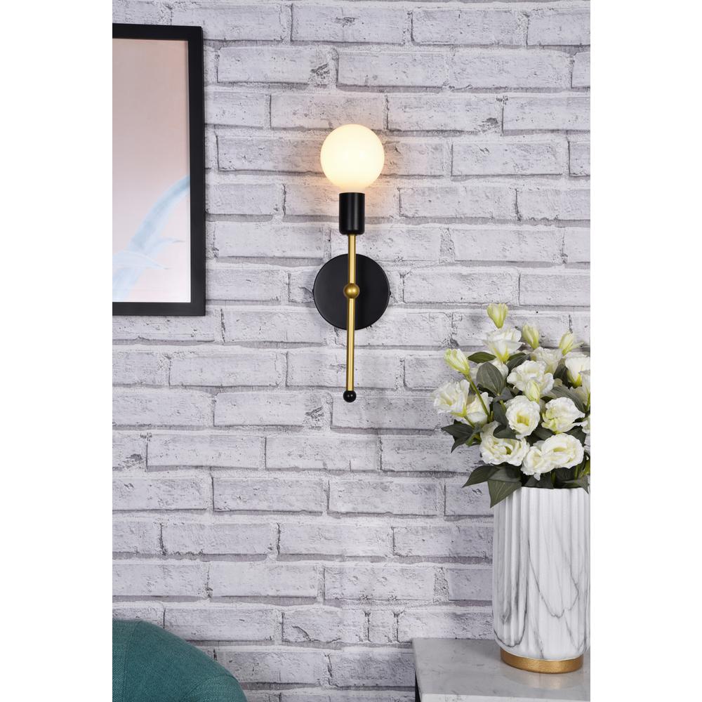 Keely 1 Light Black And Brass Wall Sconce. Picture 9