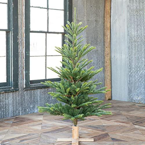 Great Northern Spruce Tree with Micro LED Lights 5'. Picture 1